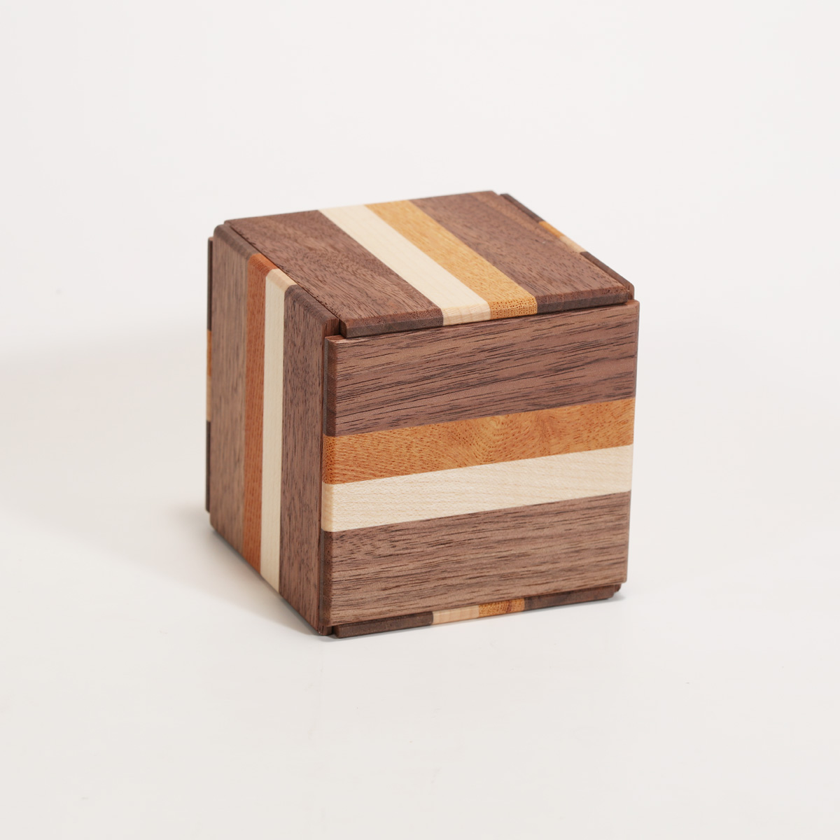 【新品未使用】からくり創作研究会　からくり箱「なのめ出し」 からくり箱 | どうにかしないと開かない、からくり箱を作っている