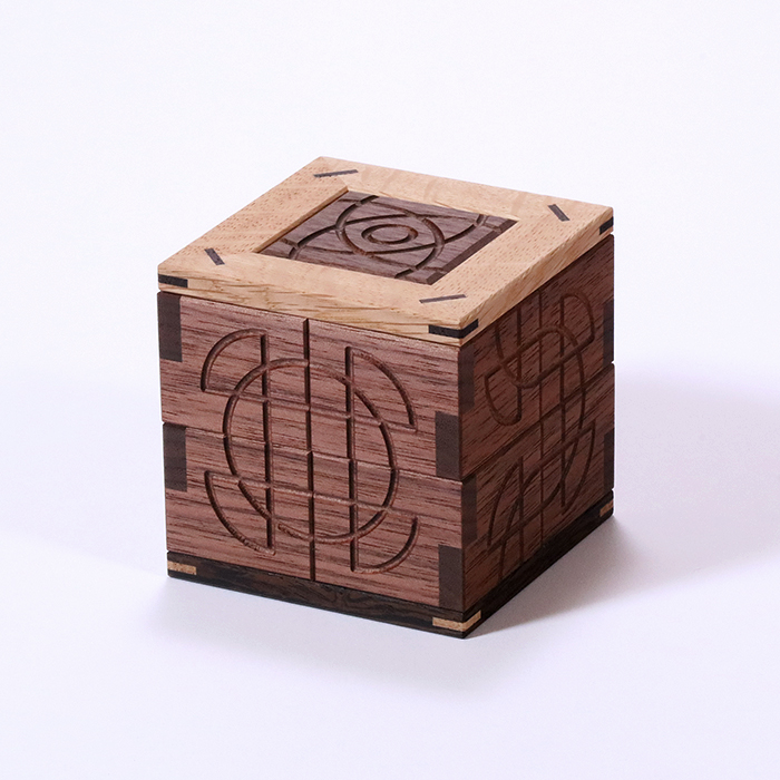 L CUBE | からくり箱