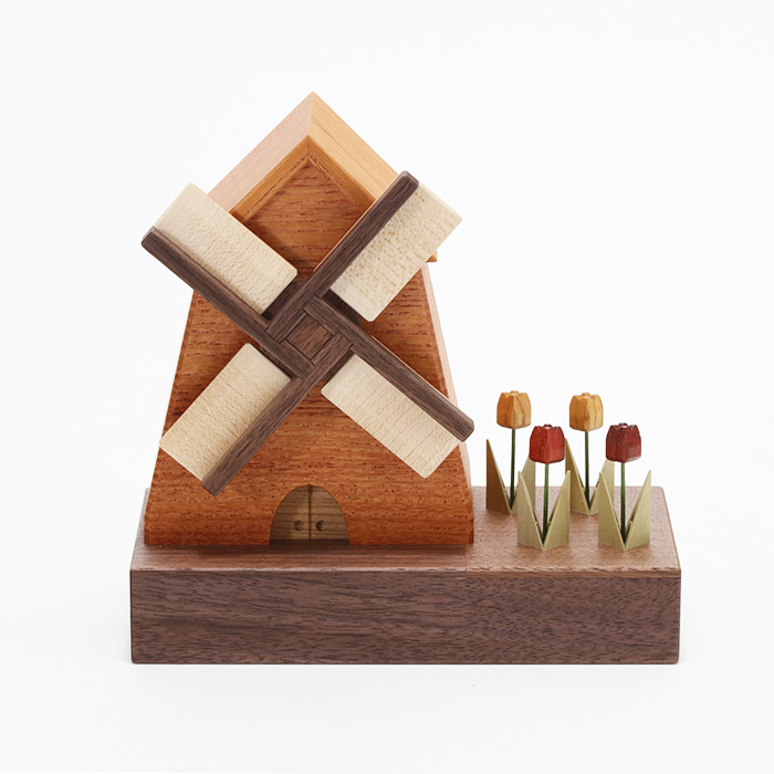 風車です。かわいいし、よくまわります。 CO-17-1.jpg